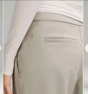 Lululemon Tapered-Leg Mid-Rise *Luxtreme Size Small Off White